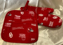 Handmade oven mit and potholder set